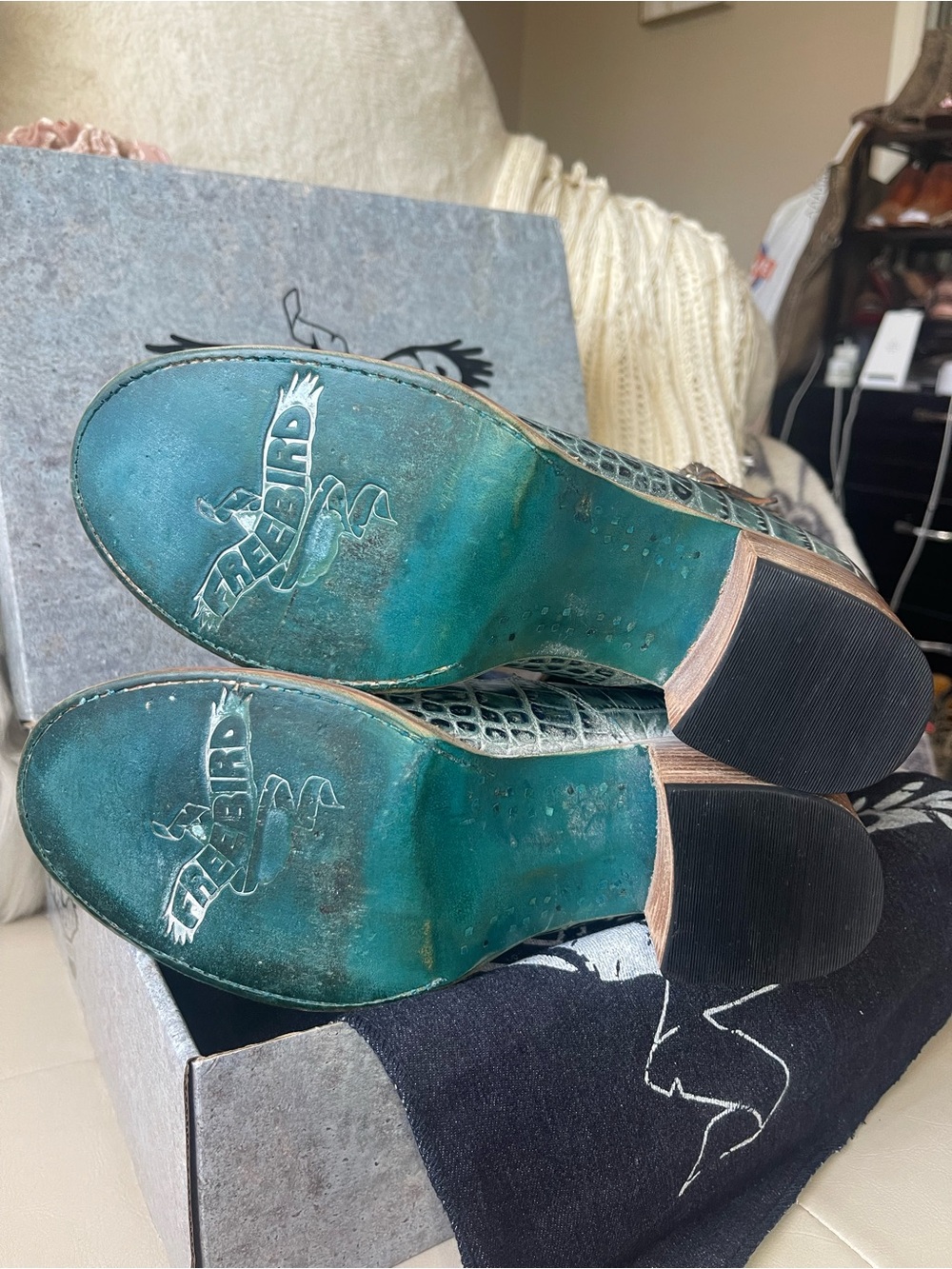 Freebird LIKE NEW/RETIRED Randi Limited-Edition in Turquoise Croco MSRP$245 - Picture 6 of 10